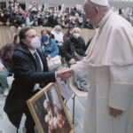 Quadro san Giuseppe con Bambino consegnato a Papa Francesco 1